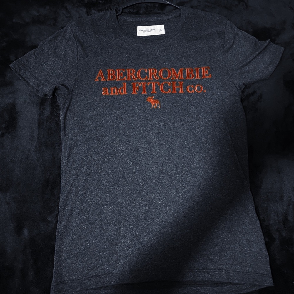 A&F Stranger Things Inspired T Shirt Mens XS Navy/Red